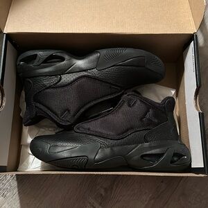 Jordan Max Aura 4 (GS) BLACK 5Y